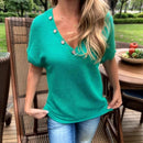 [Compre 1 e Leve 2] Blusinha Artesanal Marcelline em Malha Texturizada com Botões Decorativos